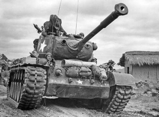 KU体育金太阳二战末期服役重型坦克差点不能入役的美军M26重型坦克(图4)